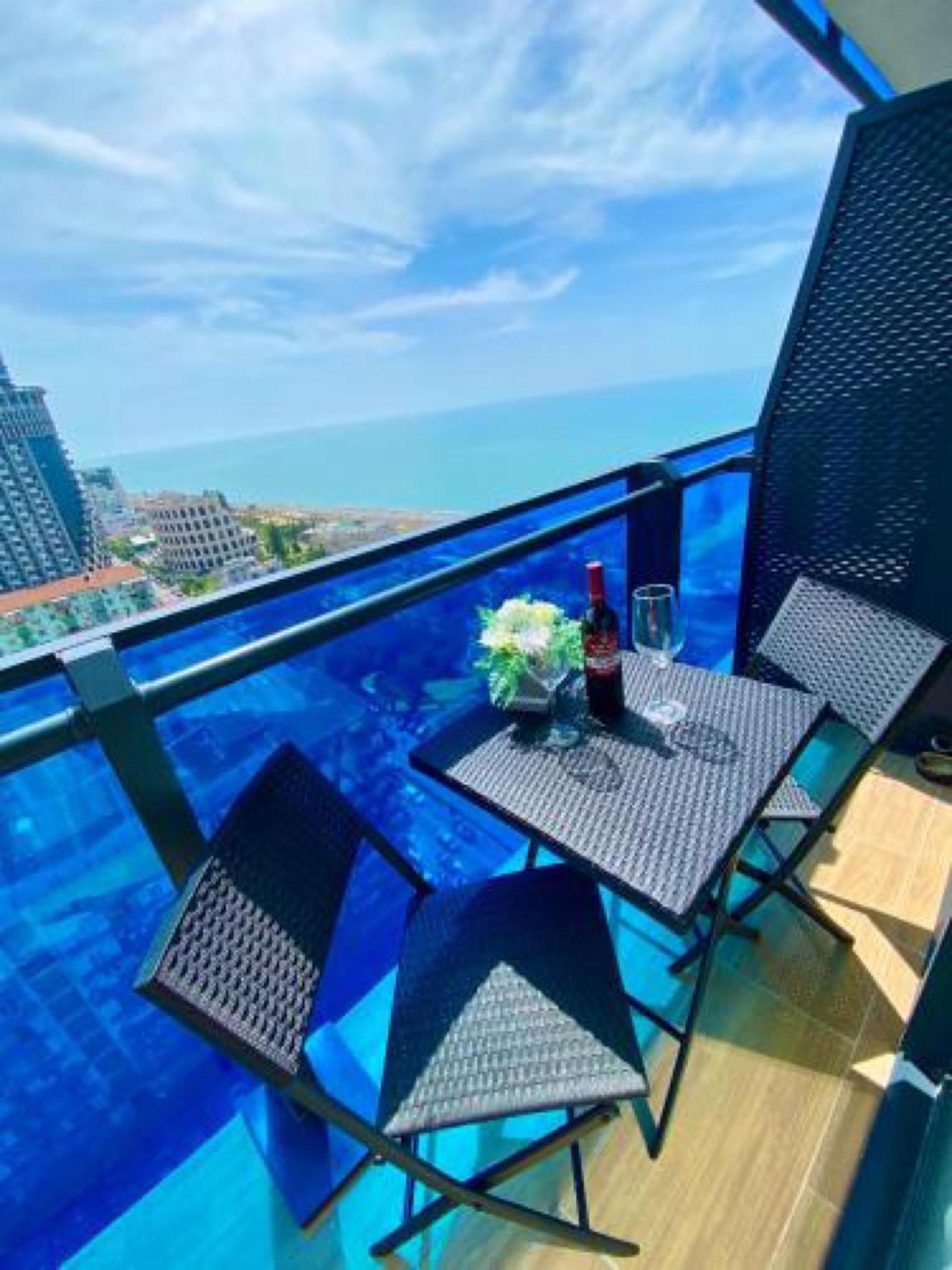 Orbi City Sea View Aparthotel Batumi Bagian luar foto