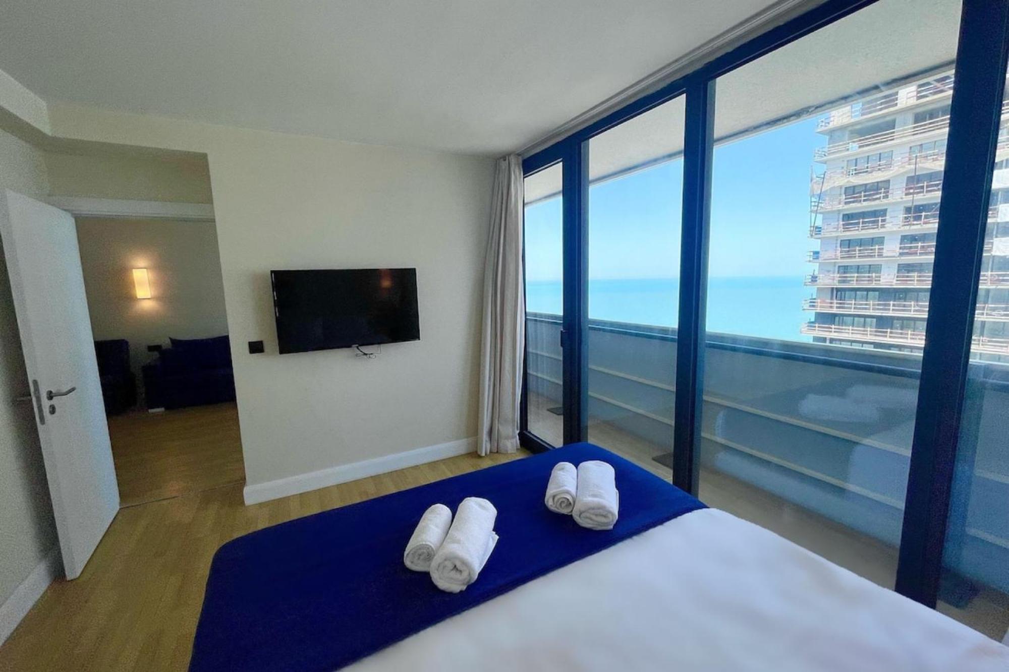 Orbi City Sea View Aparthotel Batumi Bagian luar foto