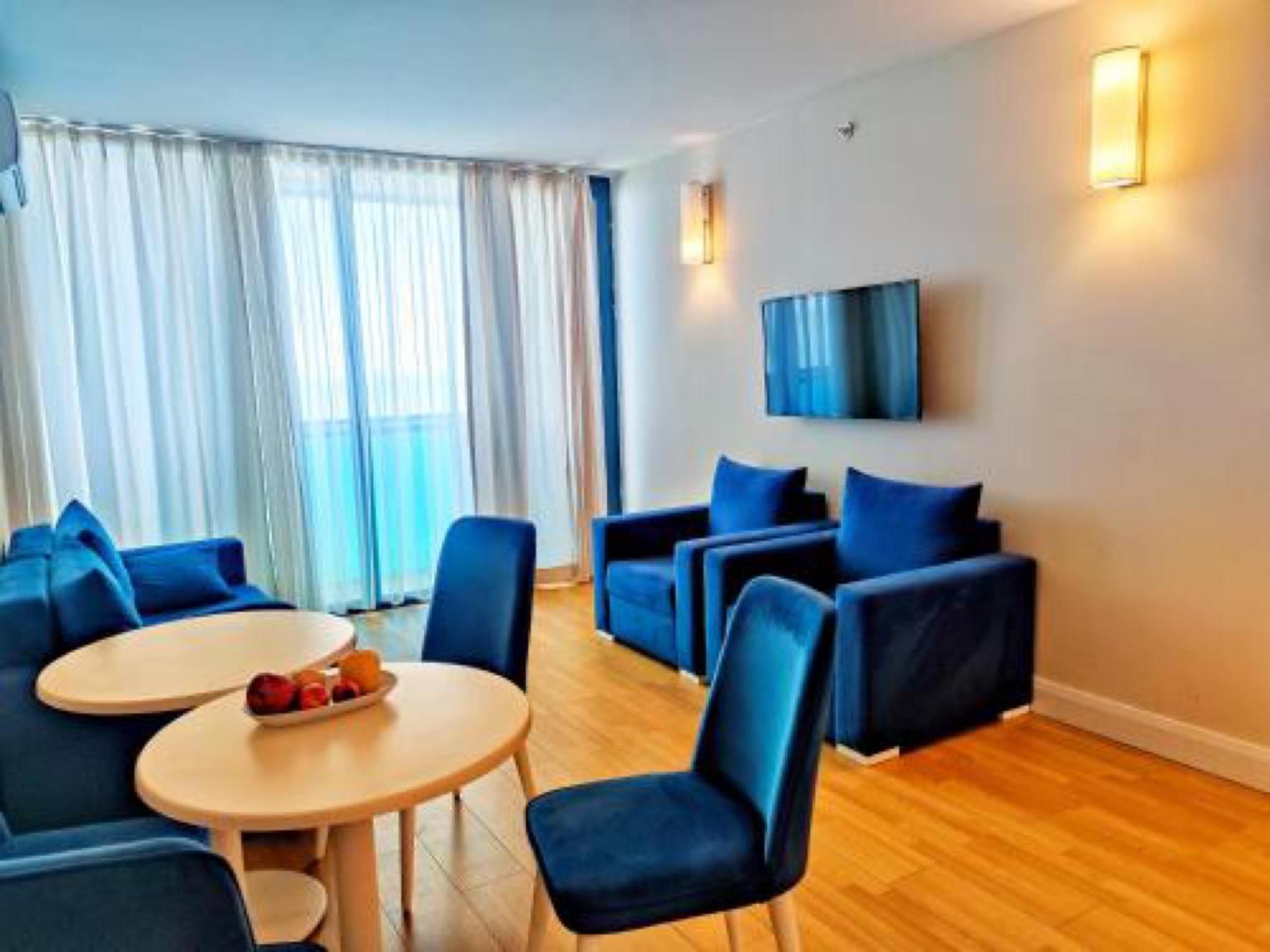 Orbi City Sea View Aparthotel Batumi Bagian luar foto