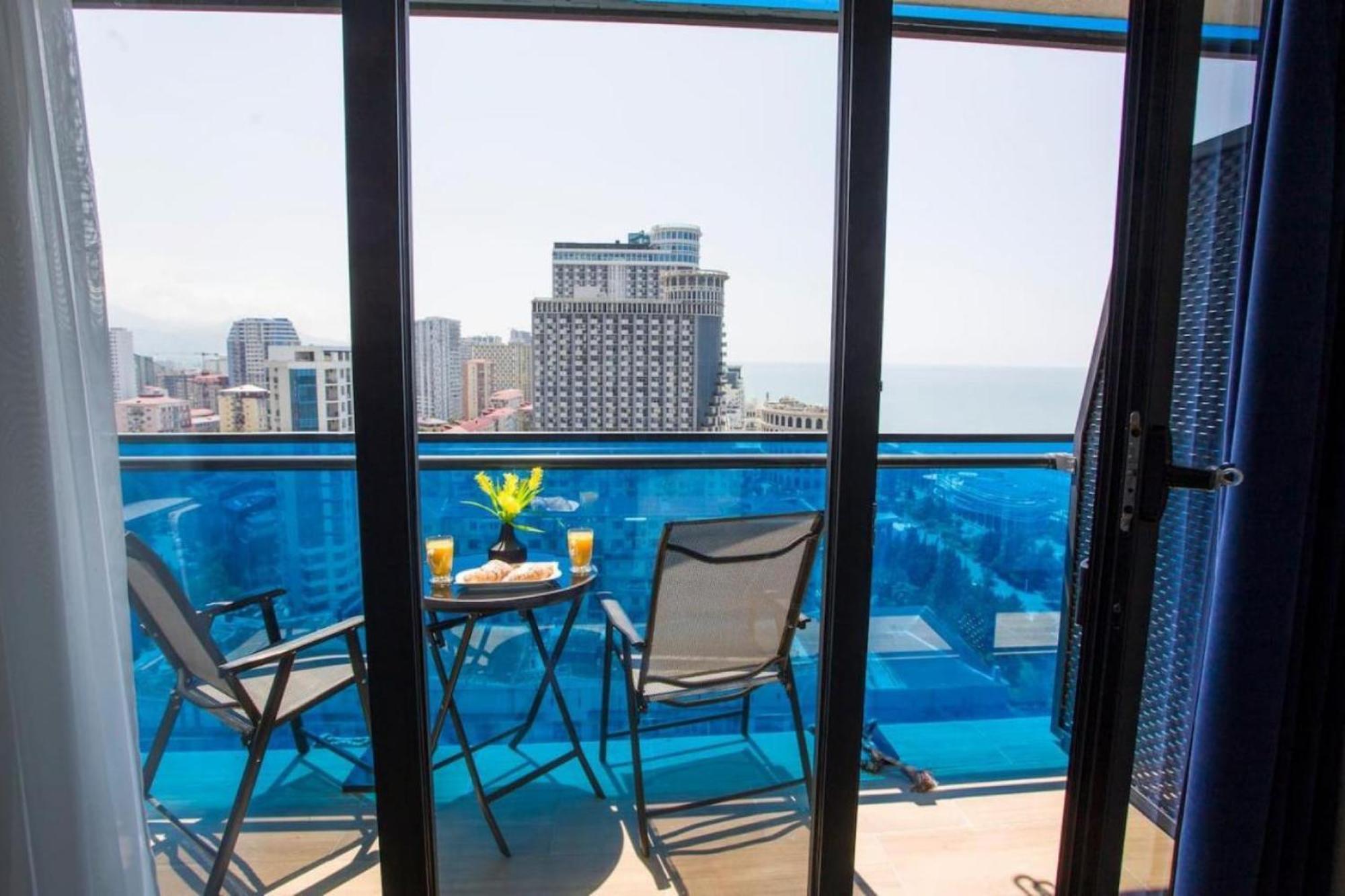 Orbi City Sea View Aparthotel Batumi Bagian luar foto