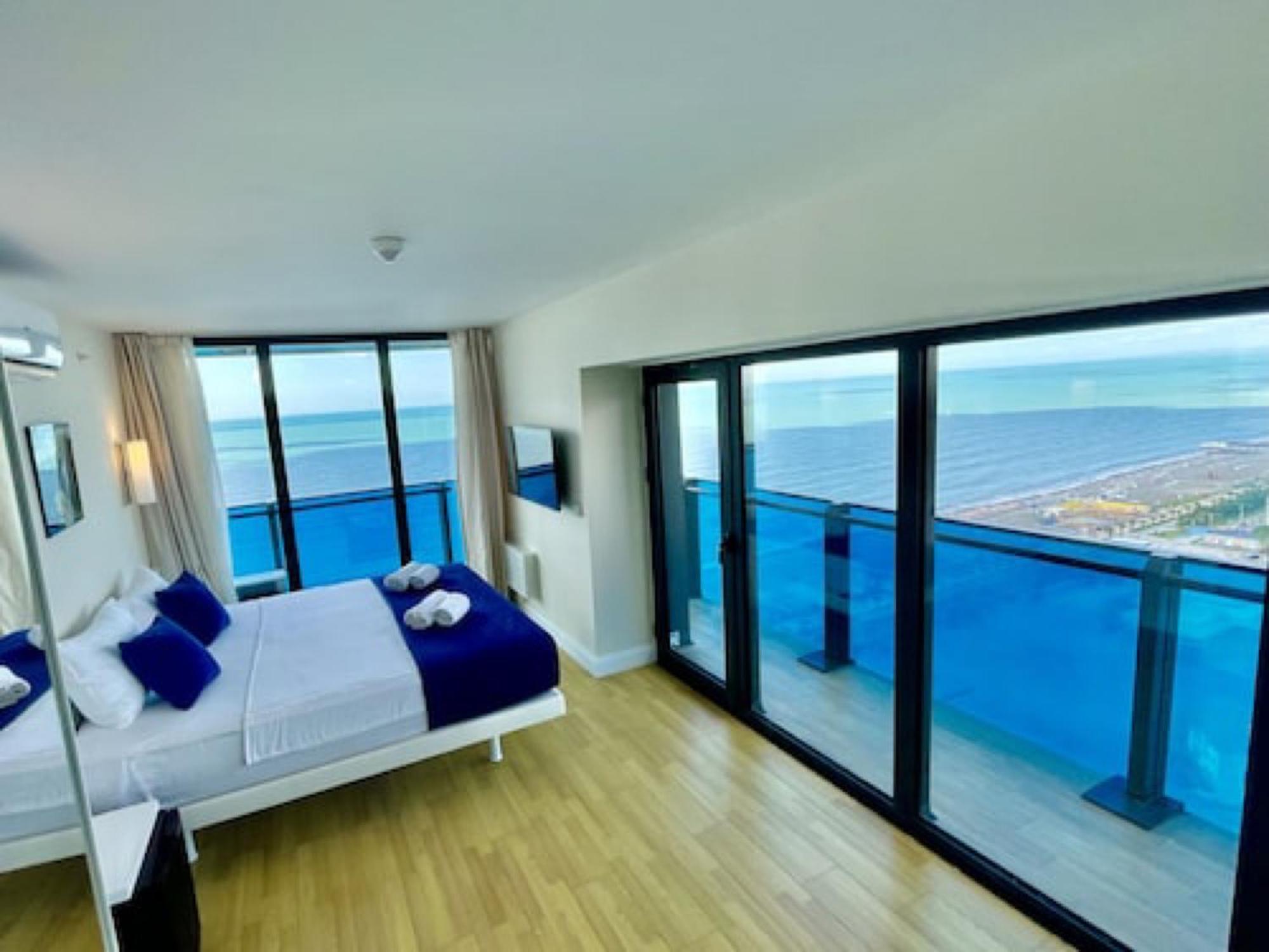 Orbi City Sea View Aparthotel Batumi Bagian luar foto