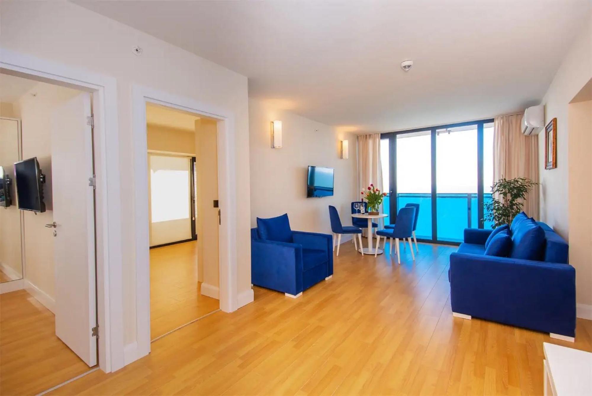 Orbi City Sea View Aparthotel Batumi Bagian luar foto