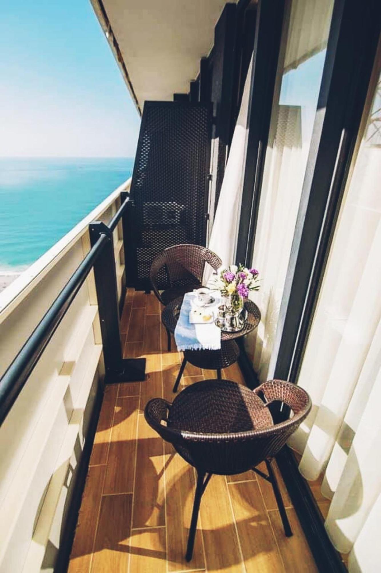 Orbi City Sea View Aparthotel Batumi Bagian luar foto