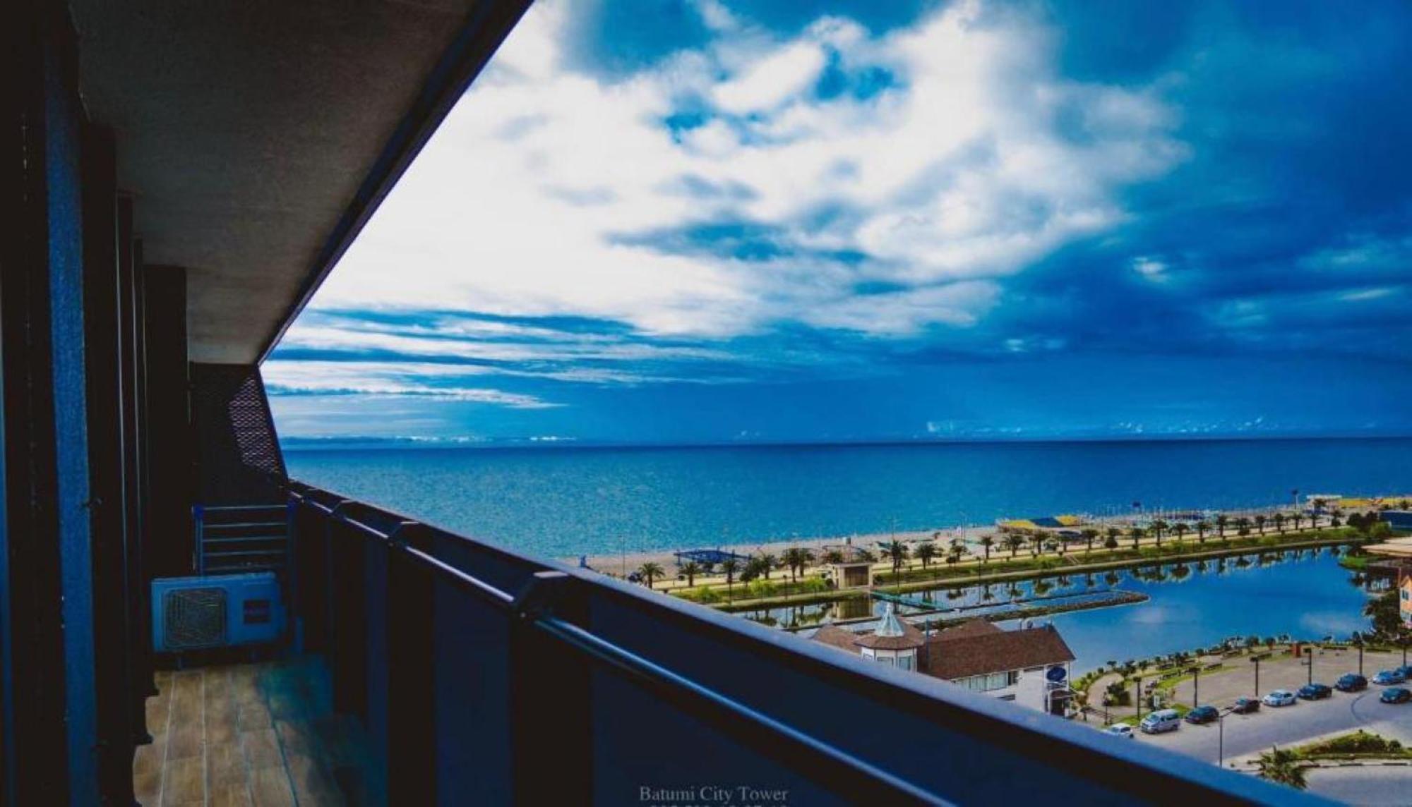 Orbi City Sea View Aparthotel Batumi Bagian luar foto