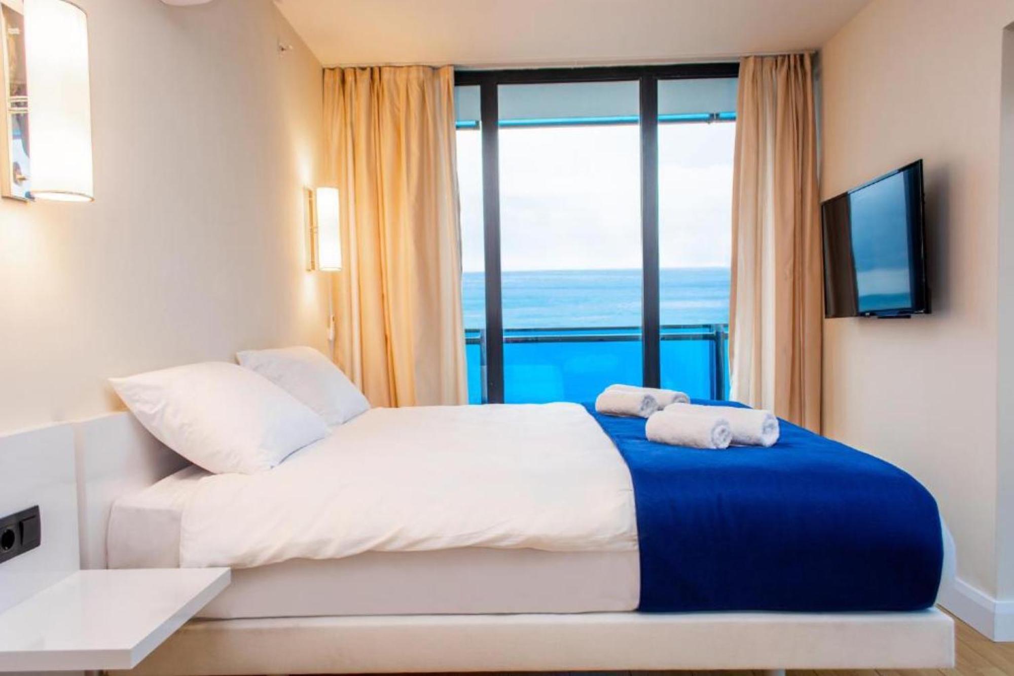 Orbi City Sea View Aparthotel Batumi Bagian luar foto