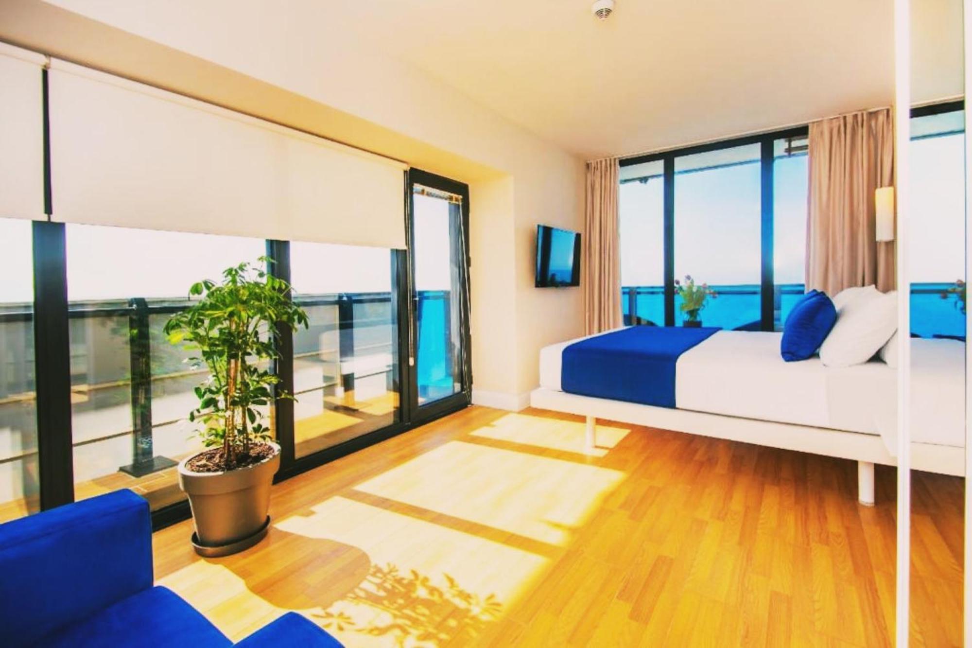 Orbi City Sea View Aparthotel Batumi Bagian luar foto